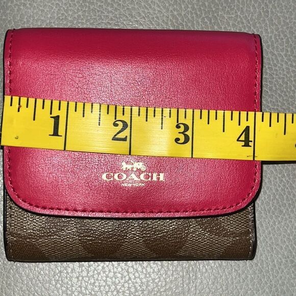 Coach Small Wallet in Signature Canvas Print & Colourblock - Picture 14 of 15